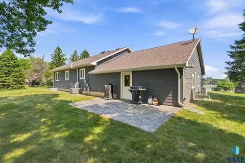 Exterior - 703 W 3rd St, Dell Rapids, SD 57022 photo 3 of 5