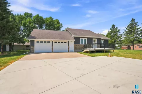 Exterior - 703 W 3rd St, Dell Rapids, SD 57022 photo 1 of 5