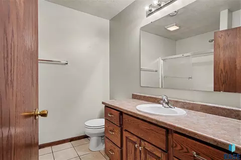 Bath - 410 N 9th Ave, Brandon, SD 57005 photo 1 of 1