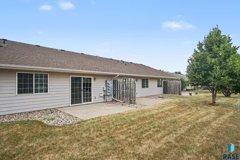 Exterior - 410 N 9th Ave, Brandon, SD 57005 photo 2 of 3