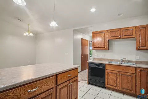 Kitchen - 410 N 9th Ave, Brandon, SD 57005 photo 3 of 3