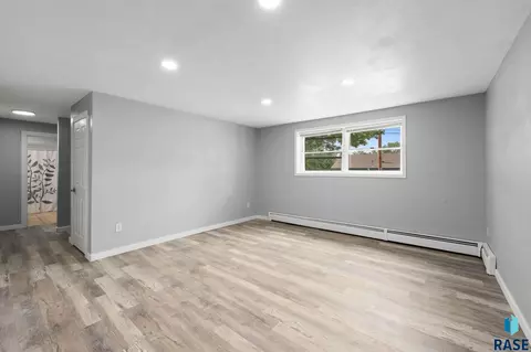 Living - 1500 E 1504 E 11th St, Sioux Falls, SD 57103 photo 2 of 6