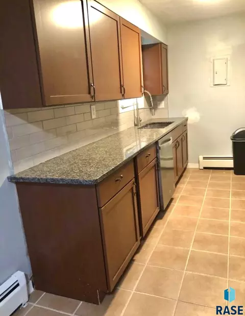 Kitchen - 1500 E 1504 E 11th St, Sioux Falls, SD 57103 photo 5 of 5