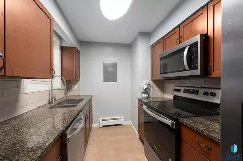 Kitchen - 1500 E 1504 E 11th St, Sioux Falls, SD 57103 photo 1 of 6