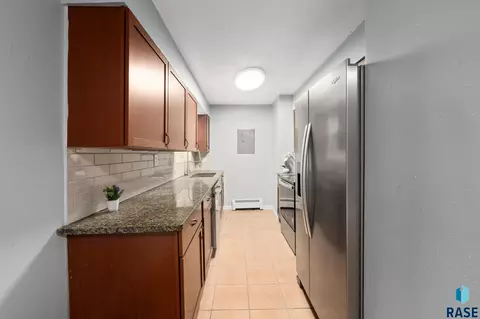Kitchen - 1500 E 1504 E 11th St, Sioux Falls, SD 57103 photo 4 of 6