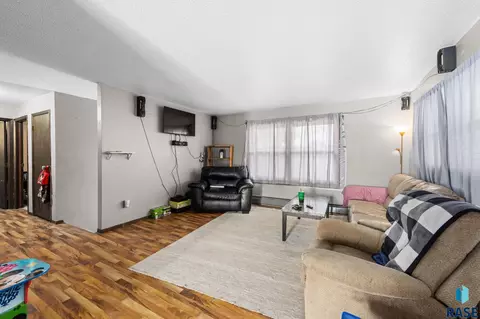 Living - 1500 E 1504 E 11th St, Sioux Falls, SD 57103 photo 1 of 2