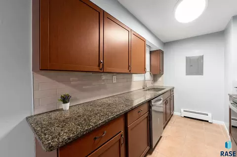 Kitchen - 1500 E 1504 E 11th St, Sioux Falls, SD 57103 photo 2 of 6