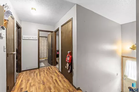 Entry Way - 1500 E 1504 E 11th St, Sioux Falls, SD 57103 photo 1 of 2