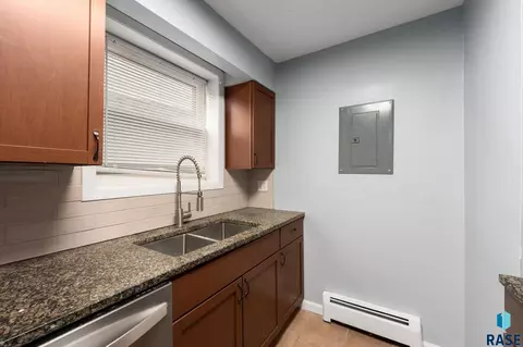 Kitchen - 1500 E 1504 E 11th St, Sioux Falls, SD 57103 photo 3 of 6