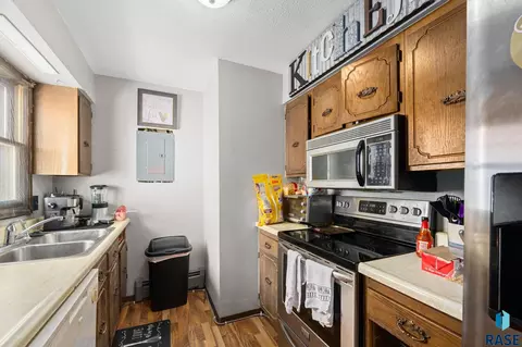 Kitchen - 1500 E 1504 E 11th St, Sioux Falls, SD 57103 photo 2 of 5