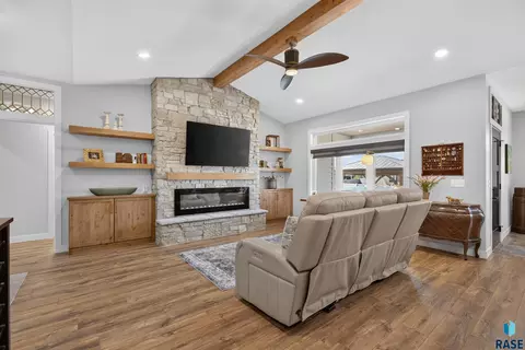 Living - 5504 SE Morningside Cir, Sioux Falls, SD 57110 photo 3 of 5