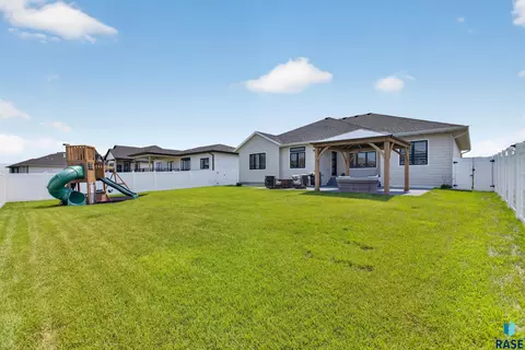 Exterior - 5504 SE Morningside Cir, Sioux Falls, SD 57110 photo 8 of 8