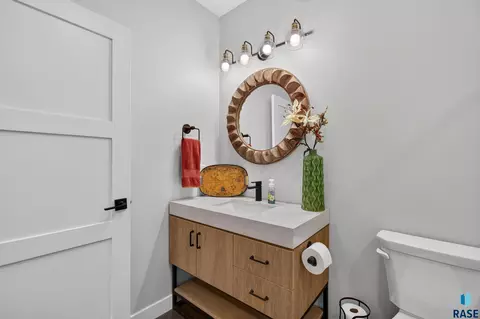 Bath - 5504 SE Morningside Cir, Sioux Falls, SD 57110 photo 8 of 8
