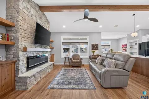 Living - 5504 SE Morningside Cir, Sioux Falls, SD 57110 photo 2 of 5