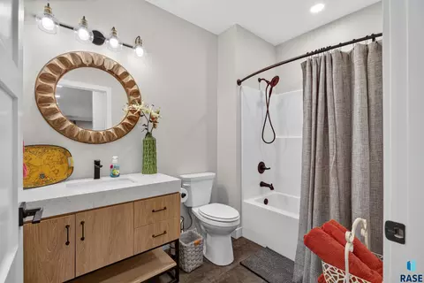 Bath - 5504 SE Morningside Cir, Sioux Falls, SD 57110 photo 7 of 8
