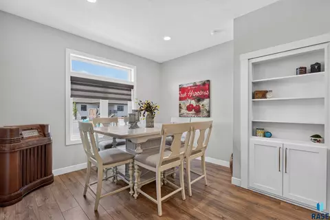 Dining - 5504 SE Morningside Cir, Sioux Falls, SD 57110 photo 1 of 3