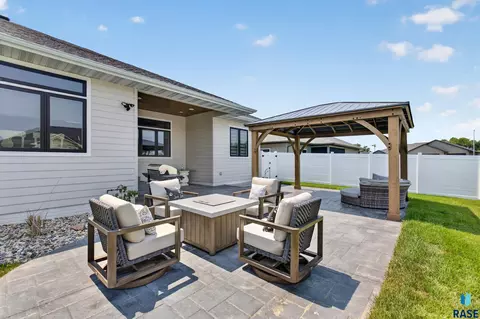 Exterior - 5504 SE Morningside Cir, Sioux Falls, SD 57110 photo 3 of 8