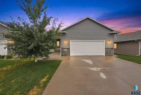 2327 N Main St, Tea, SD 57064