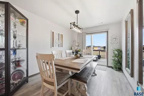 Dining - 3810 E Bison Trl, Sioux Falls, SD 57108 photo 1 of 1