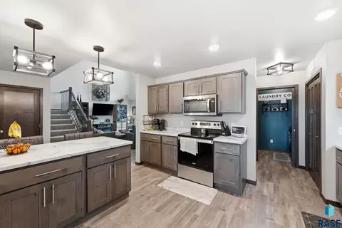Kitchen - 3810 E Bison Trl, Sioux Falls, SD 57108 photo 4 of 4