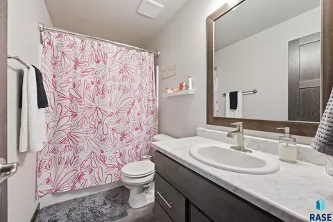 Bath - 3810 E Bison Trl, Sioux Falls, SD 57108 photo 3 of 3