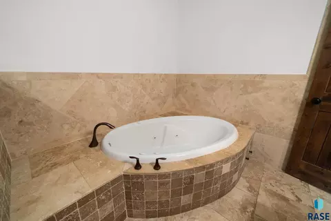 Bath - 3408 E Broken Arrow St, Sioux Falls, SD 57103 photo 3 of 9