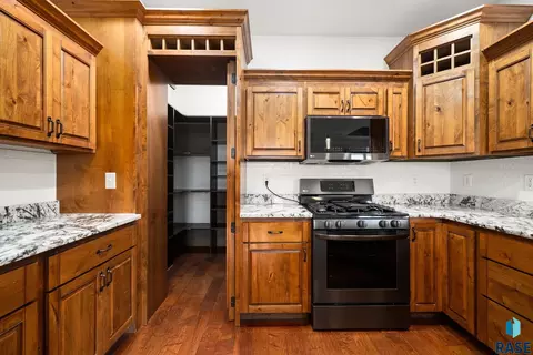 Kitchen - 3408 E Broken Arrow St, Sioux Falls, SD 57103 photo 4 of 8