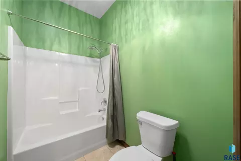 Bath - 3408 E Broken Arrow St, Sioux Falls, SD 57103 photo 7 of 9