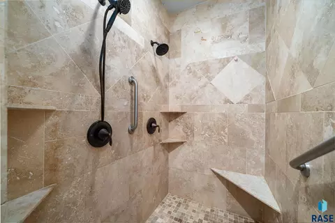 Bath - 3408 E Broken Arrow St, Sioux Falls, SD 57103 photo 4 of 9