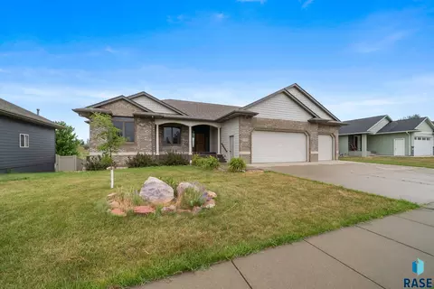 Exterior - 3408 E Broken Arrow St, Sioux Falls, SD 57103 photo 2 of 11