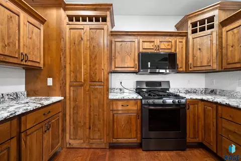 Kitchen - 3408 E Broken Arrow St, Sioux Falls, SD 57103 photo 3 of 8