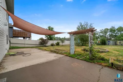 Exterior - 3408 E Broken Arrow St, Sioux Falls, SD 57103 photo 8 of 11