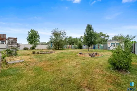 Exterior - 3408 E Broken Arrow St, Sioux Falls, SD 57103 photo 10 of 11