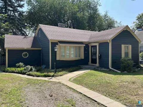 Exterior - 1202 Pine St, Yankton, SD 57078 photo 2 of 6