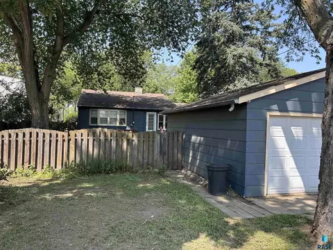 Exterior - 1202 Pine St, Yankton, SD 57078 photo 6 of 6