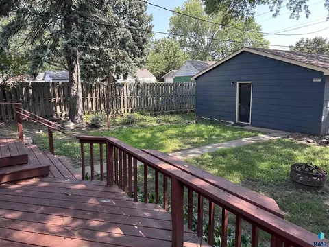 Exterior - 1202 Pine St, Yankton, SD 57078 photo 4 of 6