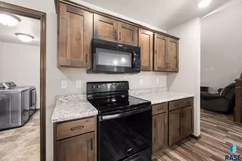 Kitchen - 5011 E 63rd St, Sioux Falls, SD 57108 photo 3 of 4