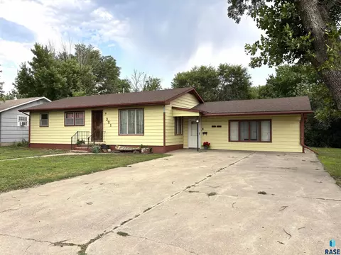 Other - 321 E 8th St, Miller, SD 57362 photo 2 of 6