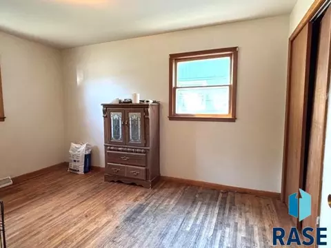 Bedroom - 321 E 8th St, Miller, SD 57362 photo 4 of 5