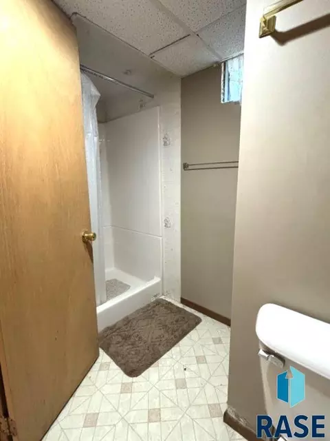 Bath - 321 E 8th St, Miller, SD 57362 photo 3 of 4