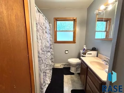 Bath - 321 E 8th St, Miller, SD 57362 photo 1 of 4