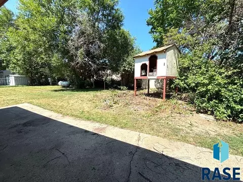 Exterior - 321 E 8th St, Miller, SD 57362 photo 12 of 16