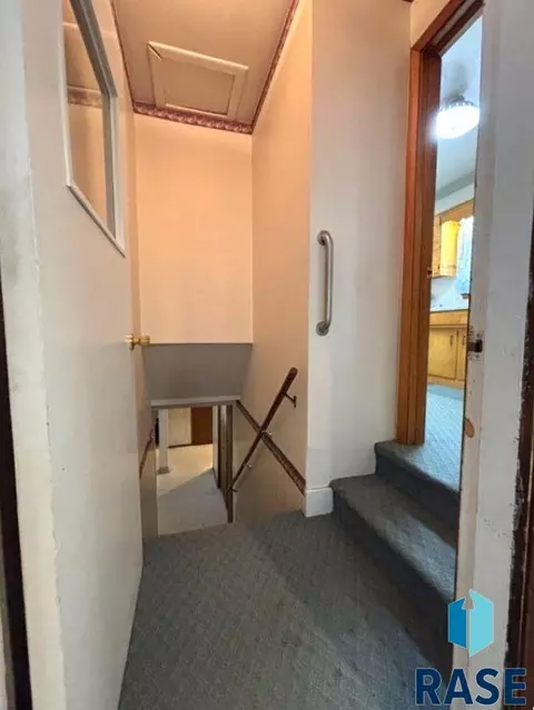 Entry Way - 321 E 8th St, Miller, SD 57362 photo 1 of 4