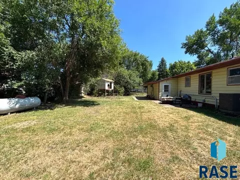 Exterior - 321 E 8th St, Miller, SD 57362 photo 7 of 16