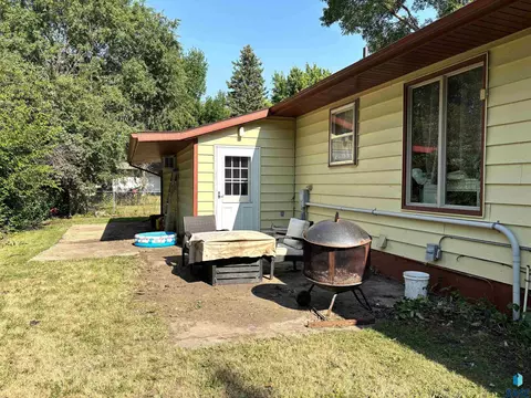 Exterior - 321 E 8th St, Miller, SD 57362 photo 8 of 13