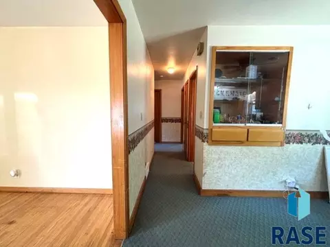 Entry Way - 321 E 8th St, Miller, SD 57362 photo 2 of 4