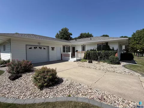 505 Central Ln, Luverne, MN 56156