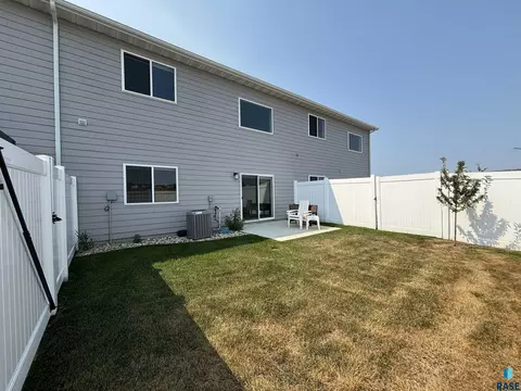 Exterior - 6902 E Brooks Edge Pl, Sioux Falls, SD 57110 photo 2 of 3
