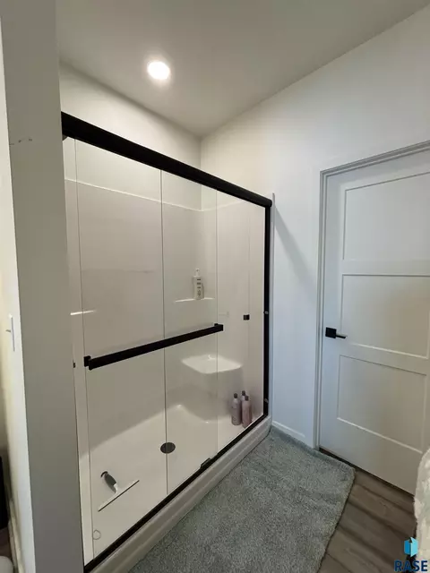 Bath - 6902 E Brooks Edge Pl, Sioux Falls, SD 57110 photo 3 of 4