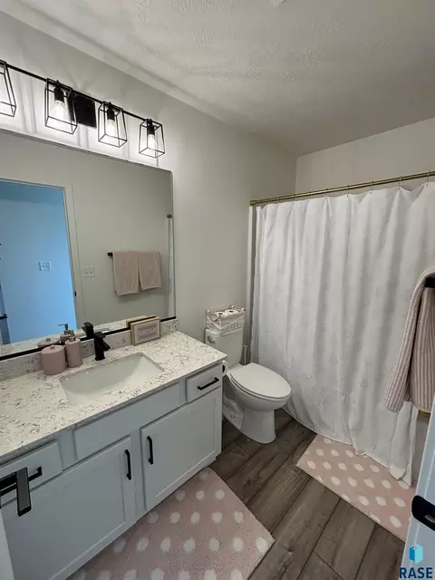 Bath - 6902 E Brooks Edge Pl, Sioux Falls, SD 57110 photo 4 of 4